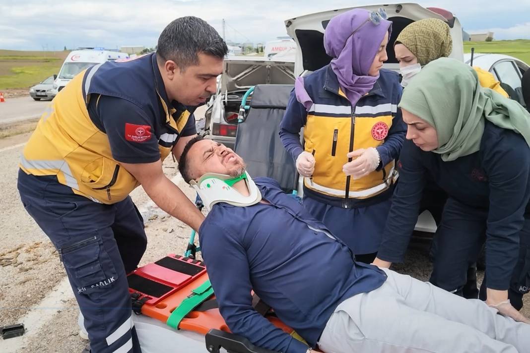 Takla attı, karşı şeritteki araca çarptı! Bir aile kazada yok oldu 10
